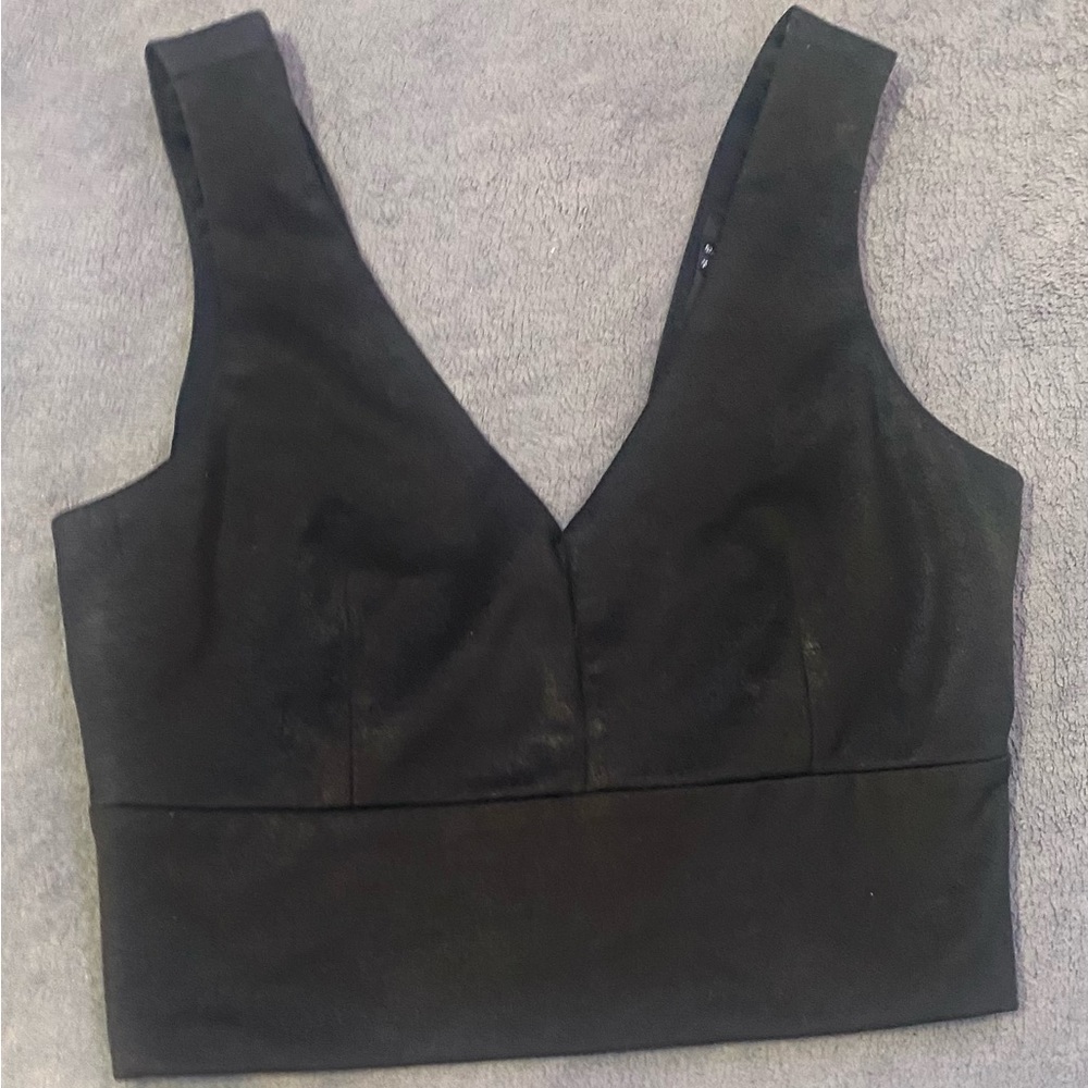 Papaya Black Polyester V-Neck Crop Top

Size M - Good Condition ⭐️⭐️⭐️⭐️